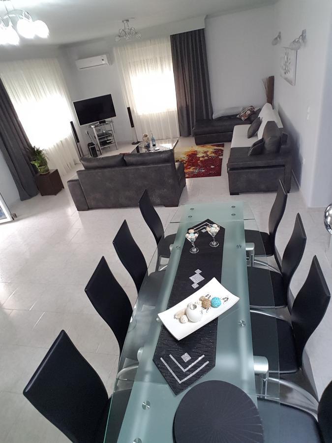 Bourlis Apartments Asproválta Eksteriør billede